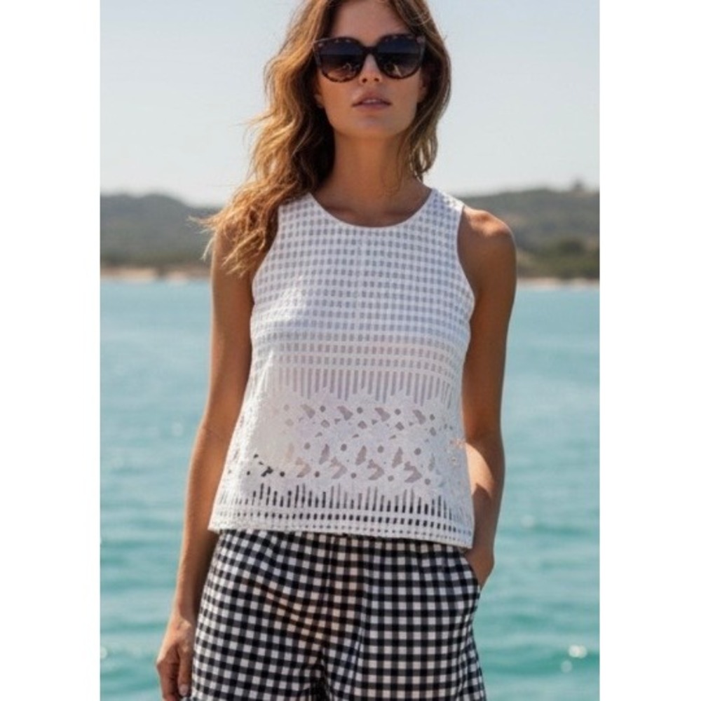 Young Threads NYC White Sleeveless Laser Cut Floral Lace Applique Top Medium